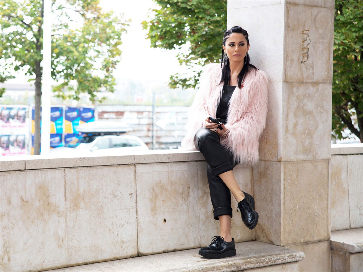 Paola Iezzi ammette: “Dopo essermi separata da mia sorella Chiara mi sono sentita fallita, perduta e sono stata a lungo in analisi!” article-post