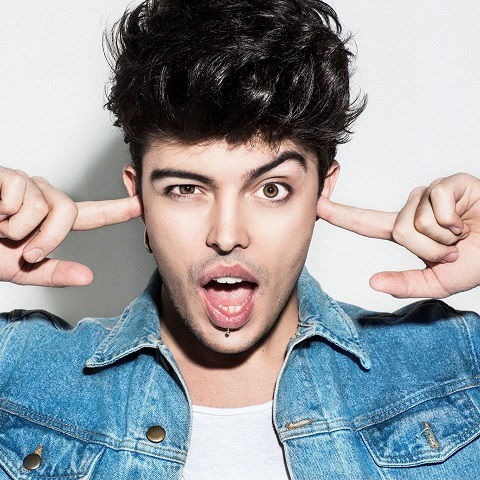 Stash Fiordispino svela: “Dopo 10 anni d’amore, sono di nuovo single! Una proposta di matrimonio come quella di Fedez? No, sono troppo geloso della mia privacy!” article-post