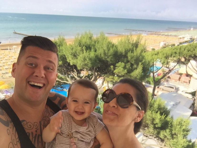 ‘Uomini e Donne’, l’ex corteggiatore Andrea Busatta e la moglie Valentina in attesa della seconda figlia preview