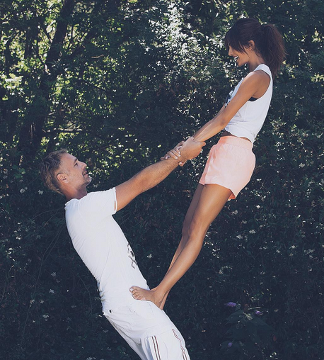 Nessuna crisi tra Raoul Bova e Rocio Morales! L’attore dichiara: “Abbiamo una complicità incredibile e ci supportiamo a vicenda!” article-post