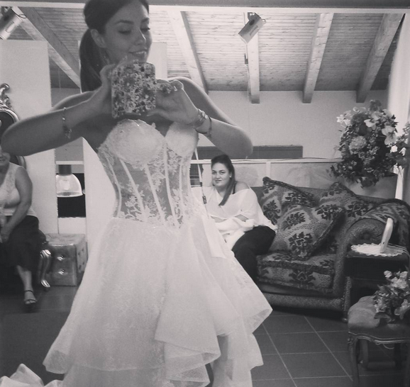 ‘Uomini e Donne’, fervono i preparativi per il matrimonio di Sharon Bergonzi: “Meno quattro mesi al nostro grande giorno!” preview