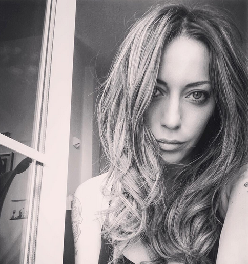 Karina Cascella su Instagram: “Ho fallito nel mio rapporto con Salvatore Angelucci, ma la mia vittoria è la tranquillità di nostra figlia Ginevra!” preview