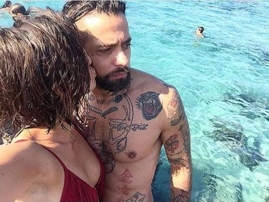 ‘Uomini e Donne’, amore a gonfie vele tra l’ex tronista Salvatore Angelucci e la concorrente di ‘Flight 616’ Alessandra Gallocchio (foto) article-post