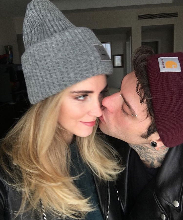 Chiara Ferragni parla della sua storia con Fedez: “Mi rende felice, mi diverte e mi fa ridere come una pazza!” preview