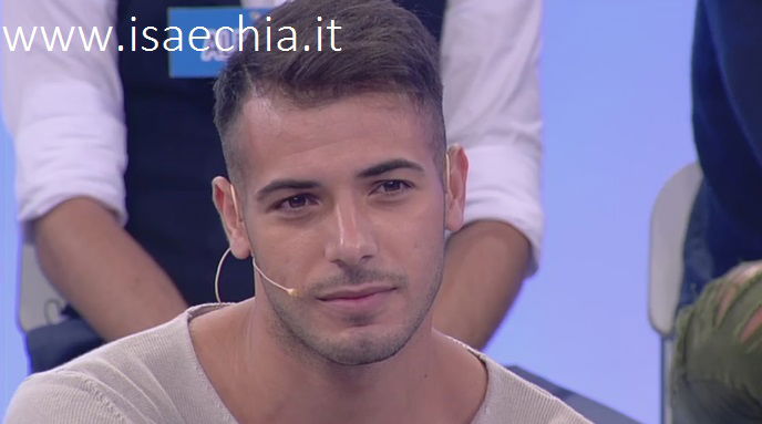 Aldo Palmeri, una nostra lettrice lo avvista con la sua nuova fiamma: le foto inedite preview