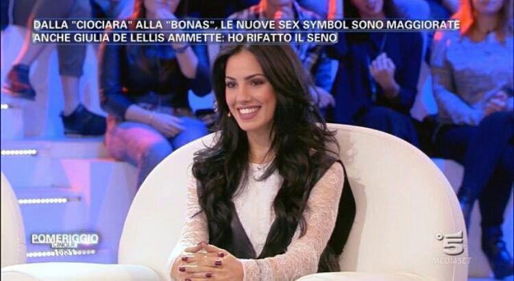 Giulia De Lellis ospite a ‘Pomeriggio 5’: “Cinque mesi fa ho rifatto il seno ed è stato Andrea Damante a scegliere la forma e la grandezza delle protesi!” article-post