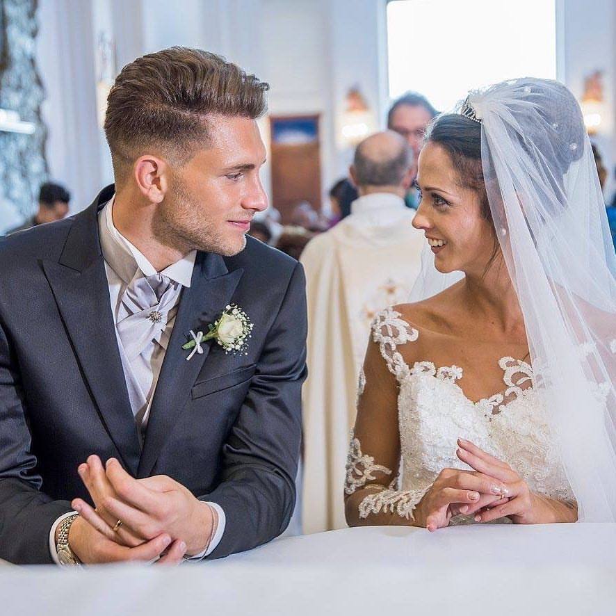 Teresa Cilia svela: “Ho lasciato il posto di lavoro nella redazione di ‘C’è Posta Per Te’ per permettere a Salvatore Di Carlo di inseguire la sua passione per il calcio!” article-post