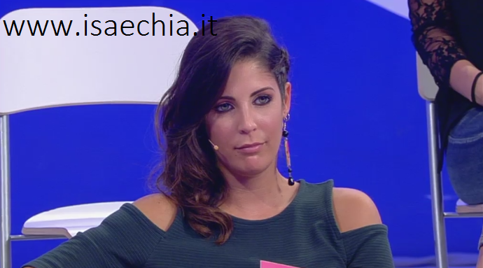 Martina Luchena su Instagram: “Il peggior difetto di chi si crede furbo è pensare che gli altri siano stupidi”. E intanto la zia… preview