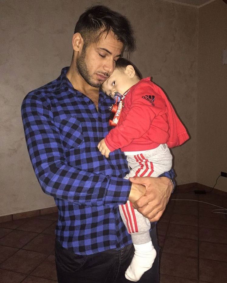 Aldo Palmeri mostra per la prima volta il viso di Niccolò e scrive: “Non meriti del male!” preview