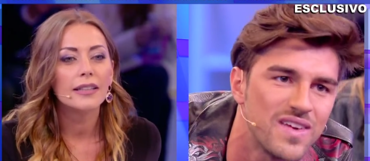 ‘Domenica Live’, è scontro tra Andrea Damante e Karina Cascella che ironizza: “Pensa alle gravidanze finte che inventate tu e Giulia De Lellis!” preview