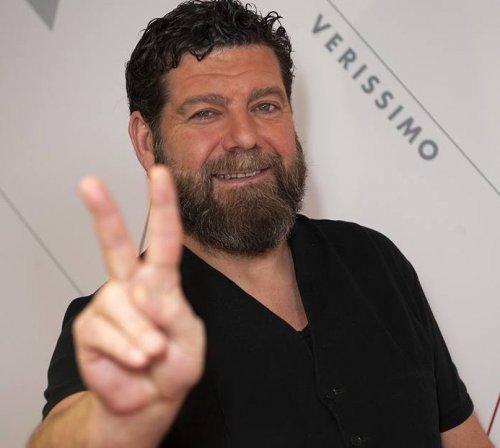 Mario Zorrilla ospite a ‘Verissimo’: “Ne ‘Il Segreto’ il mio Mauricio Godoy è diviso tra l’amore per Fè e la fedeltà verso Francisca Montenegro!” article-post