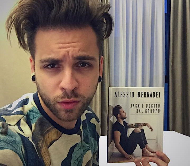 Alessio Bernabei diventa scrittore: ‘Jack è Uscito Dal Gruppo’ è il titolo della sua autobiografia! preview