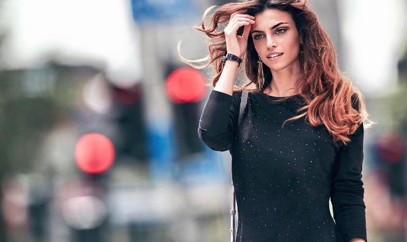 ‘Uomini e Donne’, Nicole Mazzocato gioca a fare la tentatrice in ‘Che Dio Ci Aiuti’ (video) preview