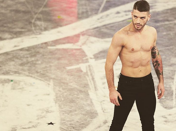‘Amici di Maria De Filippi’, il ballerino professionista Simone Nolasco è fidanzato con un ex allievo della scuola? (foto) article-post