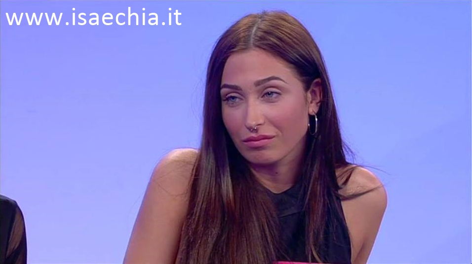 ‘Uomini e Donne’, ecco le foto in intimo della neo corteggiatrice Fabiana Barra che hanno fatto storcere il naso a Manuel Vallicella article-post