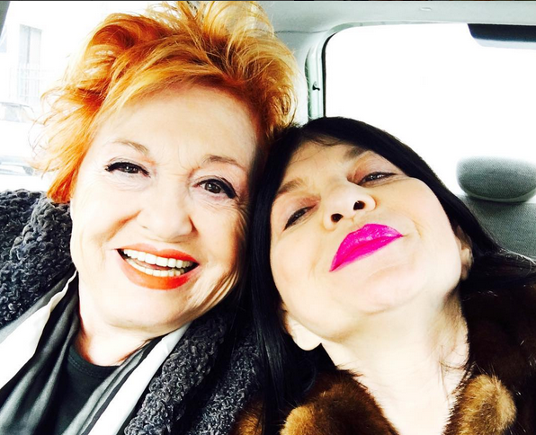 ‘Isola 12’, parla Stefania Nobile: “Loro ci hanno chiamate per poi lasciarci a casa! Difenderò sempre mia mamma e la riporterò in tv, lei è famosa, non chi è stato sul trono…” article-post