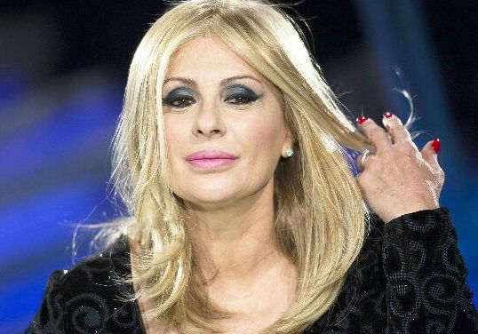 Tina Cipollari si racconta a ‘Verissimo’: “A casa sono diversa da come mi vedete a ‘Uomini e Donne’ e anche mio marito mi critica. Di Gemma Galgani penso che…” preview