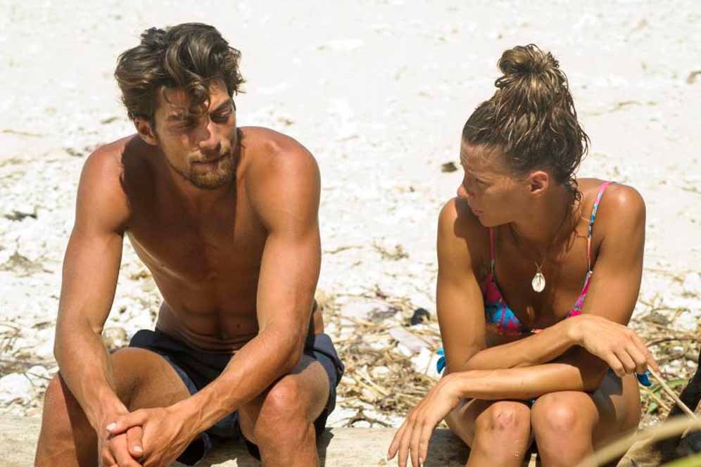 ‘Isola 12’, Giulia Calcaterra e Simone Susinna sempre più vicini. Flirt in corso tra i due naufraghi? (foto)