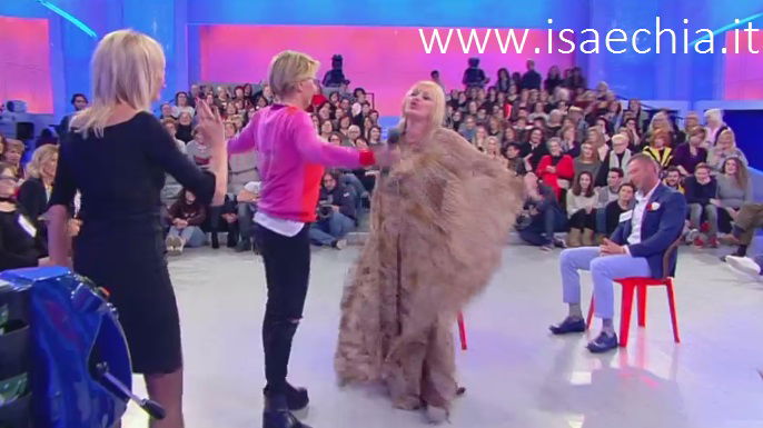 ‘Uomini e Donne’: l’opinione di Isa sulla puntata del Trono over del 16/02/17 preview