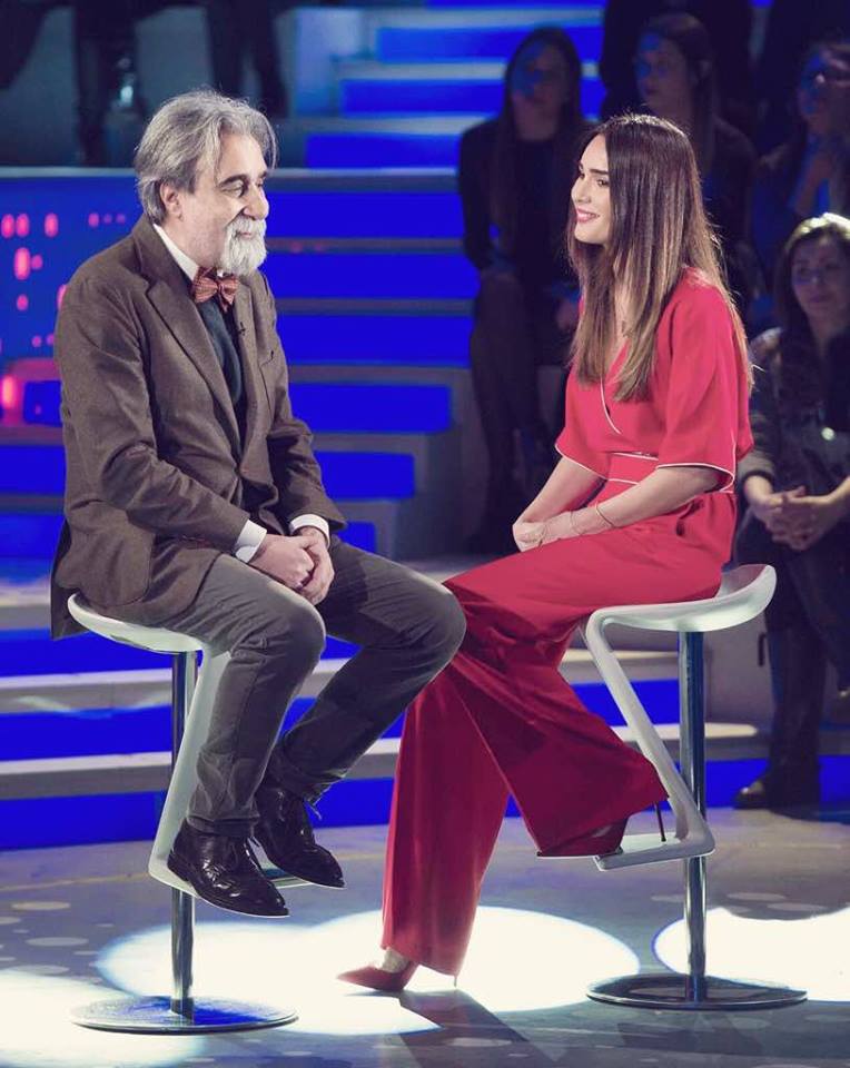 Beppe Vessicchio ospite a ‘Verissimo’: “Grazie alla musica ho conquistato anche mia moglie. Ed è proprio lei che cura la mia barba!” preview