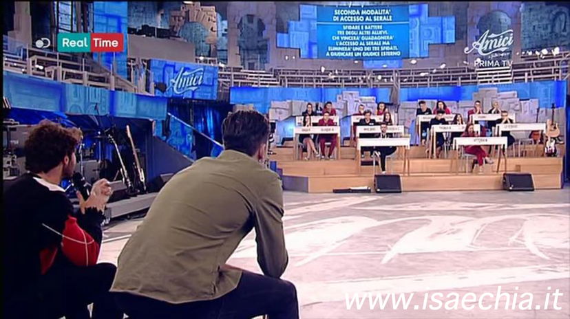 ‘Amici 16’, rese note le modalità di accesso al serale. Ed è Mike Bird a lanciare la prima sfida… preview