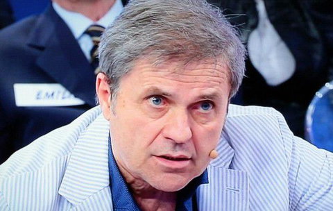 Uomini e Donne, Giuliano Giuliani lancia un appello a Maria De Filippi per conoscere una nota dama: “Sono attratto da lei” preview