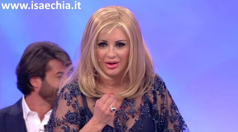Tina Cipollari svela: “Sono costretta a indossare parrucche perché…” preview