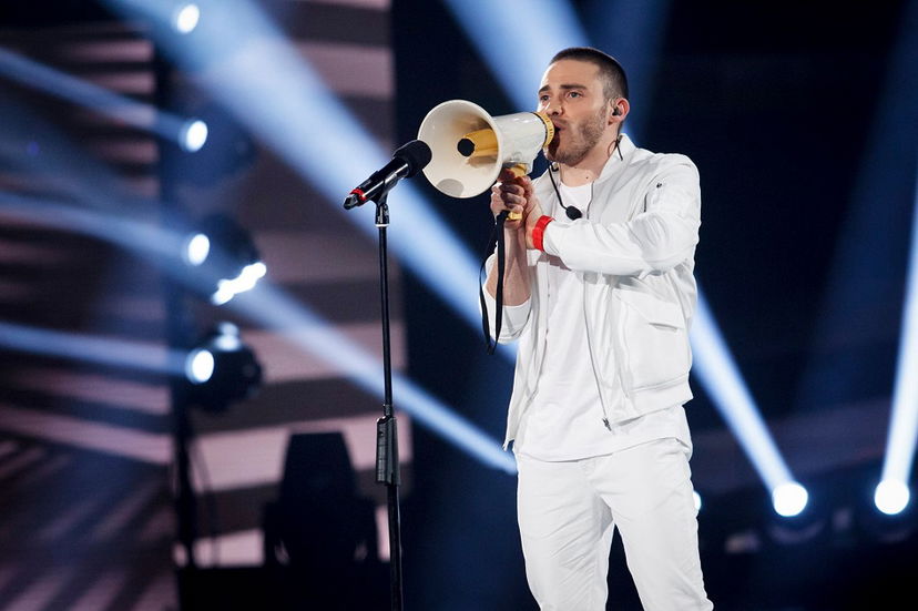 ‘Amici 16’, seconda puntata del serale: Matt Dillon quinto giudice, a sorpresa eliminato Lo Strego preview