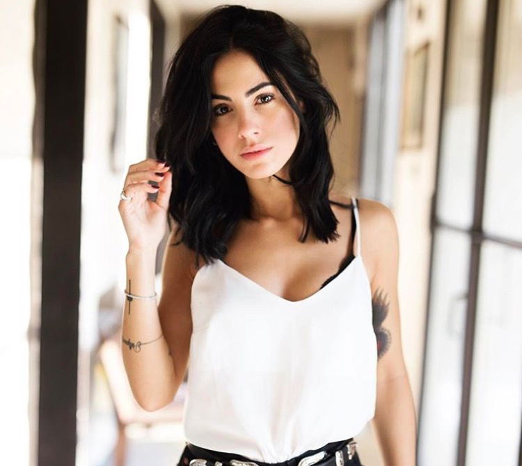 ‘Uomini e Donne’, Giulia De Lellis sbarca su YouTube con i suoi tutorial sul make up! (video) preview