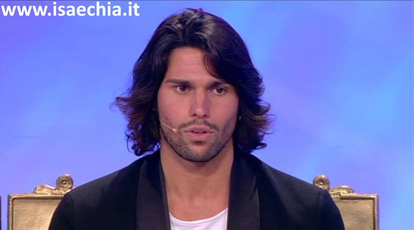 Luca Onestini si sfoga sui social: “Sono innamorato di Soleil Sorge ma ho degli impegni, non posso stare con lei 24 ore su 24!”. E su Clarissa Marchese e Giulia Latini… preview