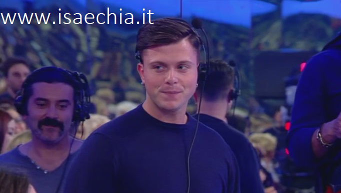 Simone Luzzi, ecco chi è il “fonico più bello del mondo” che ha fatto impazzire le telespettatrici di ‘Uomini e Donne’! (foto) preview