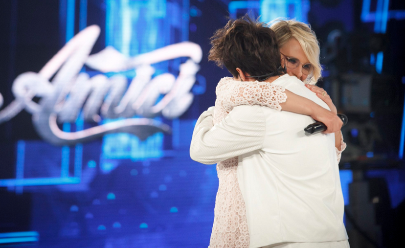 ‘Amici 16’, la semifinale del serale: Gerry Scotti come quinto giudice e Mike Bird eliminato ad un soffio dalla finale! preview