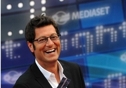 Enrico Papi torna in tv con ‘Sarabanda’: ecco quando andrà in onda!