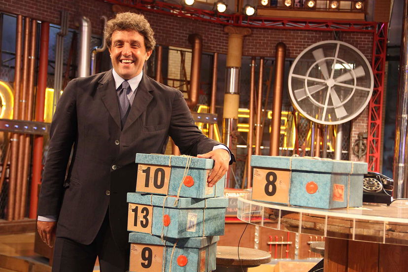 Flavio Insinna parla per la prima volta dopo lo scandalo del video di ‘Striscia’: “Chiedo scusa a tutti, anche a chi ha tradito la mia fiducia!” preview