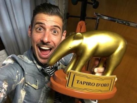 ‘Striscia la Notizia’, Tapiro D’oro per Francesco Gabbani! (video)