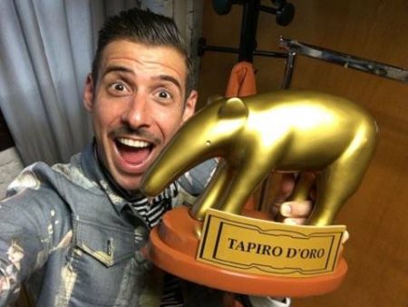 ‘Striscia la Notizia’, Tapiro D’oro per Francesco Gabbani! (video) preview