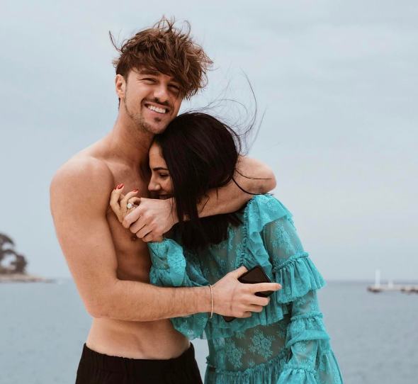 ‘Uomini e Donne’, Andrea Damante e Giulia De Lellis festeggiano il loro primo anno d’amore! preview