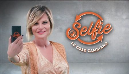 ‘Selfie – Le Cose Cambiano’, nuova programmazione per lo show condotto da Simona Ventura!