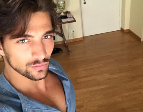 Simone Susinna ospite in radio: “Eva Grimaldi dice che le ho fatto delle avances? Che ridere! Ha il doppio della mia età, l’ha detto solo per avere visibilità”. E su Malena e Barbara D’Urso rivela che… preview