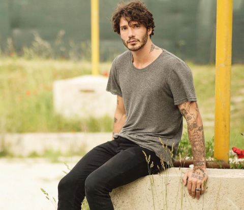Stefano De Martino torna a parlare delle sue storie naufragate: “La fine di un amore è sempre una sconfitta, ma non c’è mai un carnefice, né una vittima!” preview