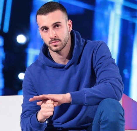 Andreas Müller si confessa: “Il mio sogno? Finire in un video di Marco Mengoni… sono sotto un treno per lui!” preview