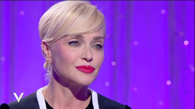 Paola Barale smentisce il ritorno di fiamma con Raz Degan. E a proposito del matrimonio con Gianni Sperti… preview