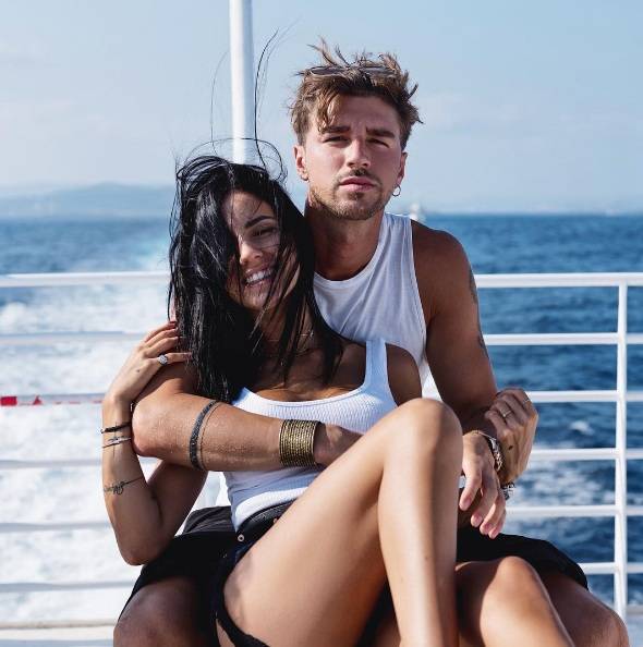 ‘Uomini e Donne’, Giulia De Lellis e Andrea Damante in viaggio insieme dopo la paparazzata di Chi! (Video) preview