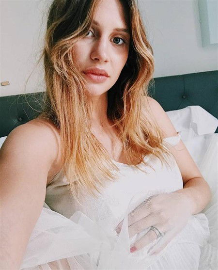 Beatrice Valli festeggia il primo mese di vita della piccola Bianca Fantini e si difende dagli attacchi del web… article-post