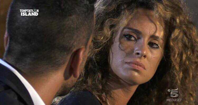 ‘Temptation Island 4’, ecco tutte le reazioni dei protagonisti e di alcuni volti noti dopo la quinta puntata del reality! article-post