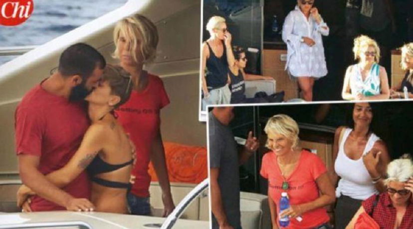 Maria De Filippi e gli ultimi giorni di vacanza con Emma Marrone e Alessandra Amoroso! (Foto) preview