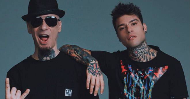 Fedez intervistato da J-Ax si confessa: “Ho provato tutte le droghe, tranne l’eroina!” article-post