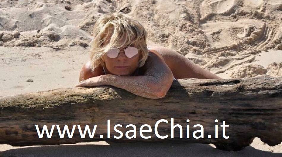 Maria De Filippi in vacanza sfoggia un fisico mozzafiato! (foto) article-post
