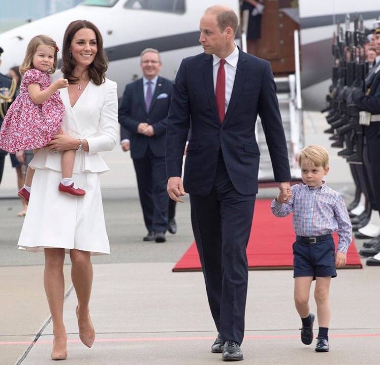 Il principe William e la moglie Kate Middleton aspettano il terzo figlio! preview