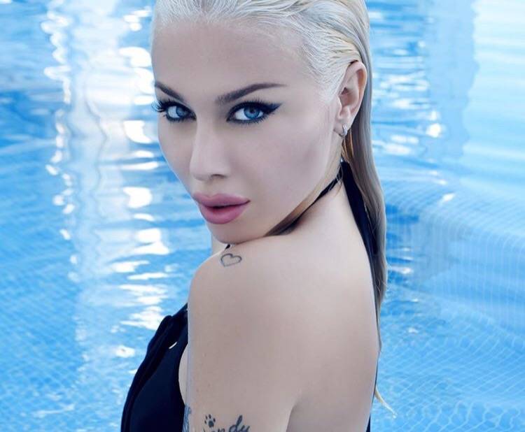 Asia Nuccetelli replica a chi insinua che sia povera: “Per essere qualcuno non bisogna sminuire gli altri! Dite pure quel che volete, io almeno vengo apprezzata per altro…” preview